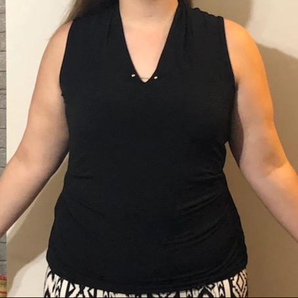 NY&C black chain detail top